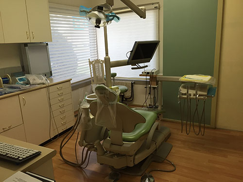 EK Dental Surgery | Dental High Tech Chair with Monitor - Dentist Glen Waverley